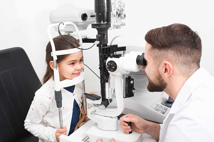 consultatie copii oftalmologie pediatrica